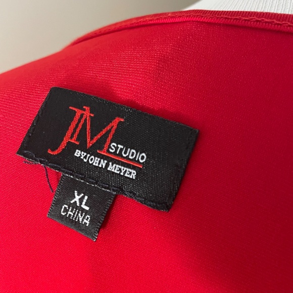 Red top with beaded neckline - Picture 7 of 9